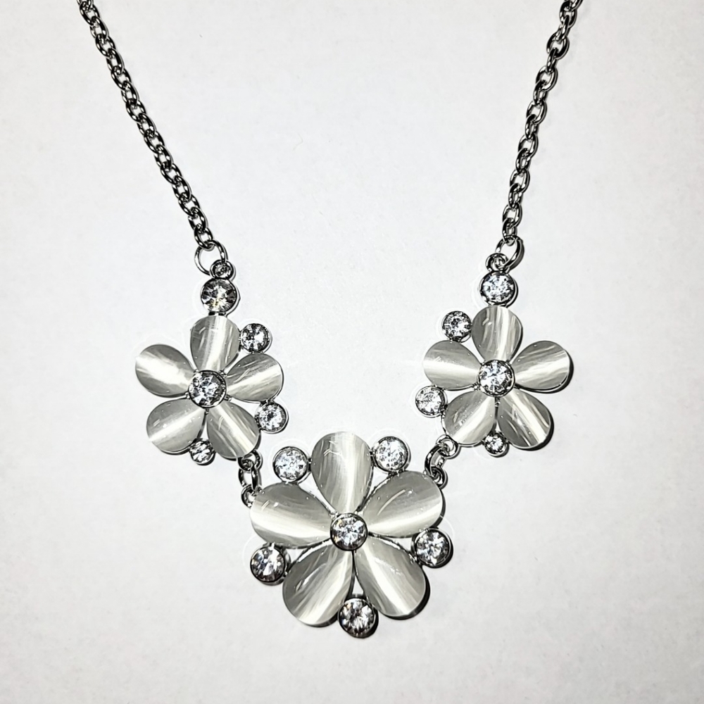 PEARL GRAY & SILVER CAT'S EYE FLORAL STATEMENT NECKLACE
